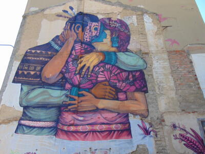 El abrazo (The Embrace) — Street art by Saner in Zaragoza