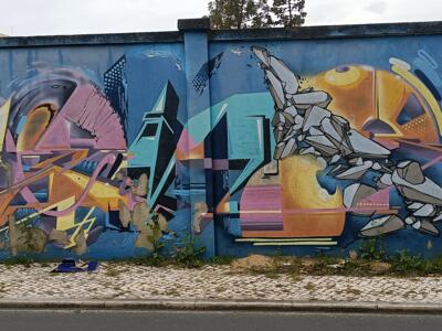 Yellow and pink crystal shards — Street art in Lisboa