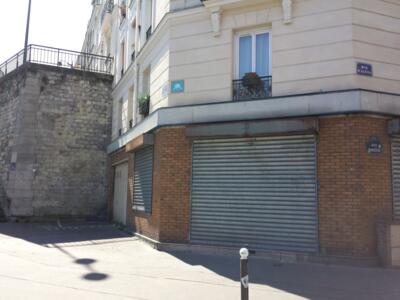 PA_940, Space Invader on 8 Rue des Artistes — Street art by Invader in Paris