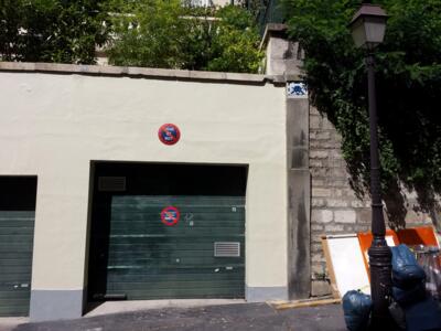 PA_855, Space Invader on 11 Hameau Des Artistes — Street art by Invader in Paris