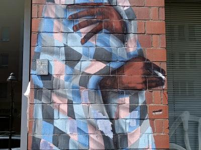 Bundled-Up Cat on the Pillar — Street art in Berlin