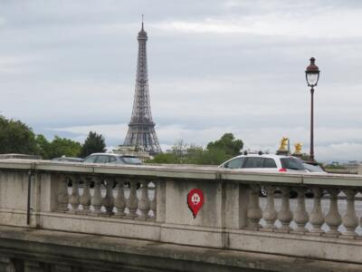 PA_1217, Space Invader on pont de la Concorde — Street art by Invader in Paris