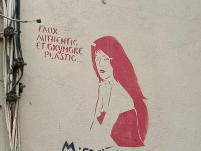 Faux authentic, pochoir de Miss.Tic — Street art de Miss tic à Saint-Brieuc