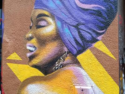 Femme au turban lilas — Street art à Marseille