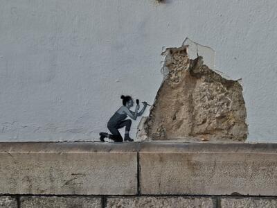 The little man with a hammer, by Ender — Street art by Ender in Bayonne