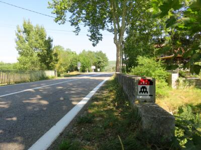 LBR_01, Space Invader on Route de Céreste — Street art by Invader in Saint-Martin-de-Castillon