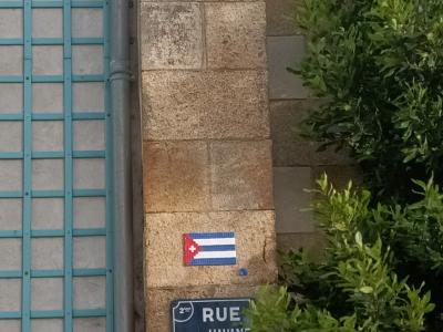 Cuban Flag of Rue de la Havane — Street art by Mifamosa in Nantes