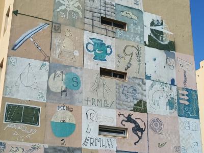 Mosaïque de cases graphiques collectives — Street art à Lisbon
