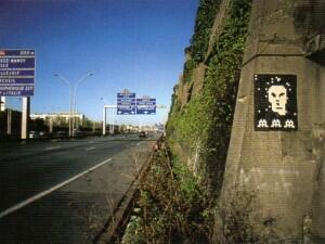 PA_306, Space Invader on Autoroute A6b — Street art by Invader in L'Haÿ-les-Roses