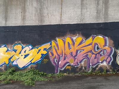 Face, Mak lettering and saxophonist — Street art in Saint-Brieuc