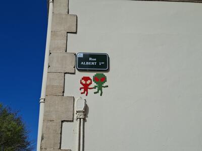 Les deux Roswell de la rue Albert-Ier, par Mr Djoul — Street art de Mr Djoul à Bayonne