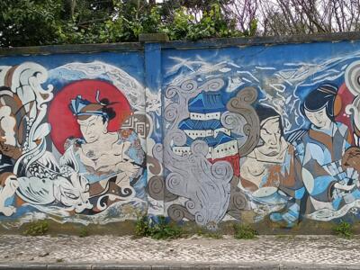 Wrestlers, geisha and dragon — Street art in Lisboa