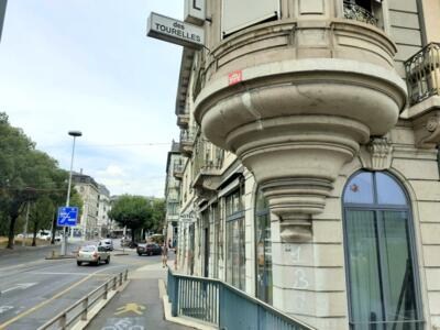 GNV_14, Space Invader on 2 Boulevard James-Fazy — Street art by Invader in Genève