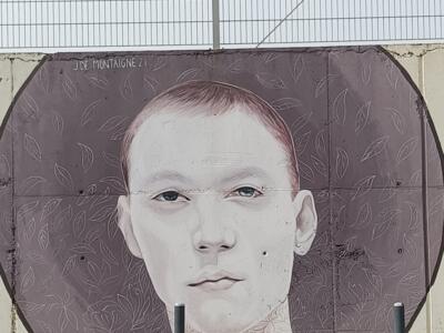 Portrait dans un ovale de feuillages gravés — Street art de Jacqueline de Montaigne à Lisboa