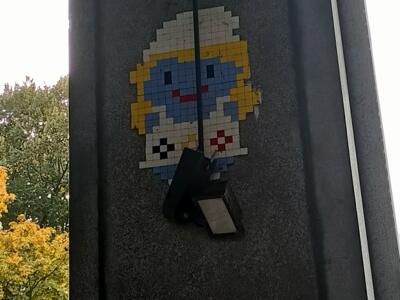Schtroumpfette en mosaïque, Carrefour de l'Europe — Street art à Bruxelles
