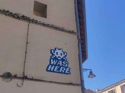 MARS_86, Space Invader on 2 Place Caire — Street art by Invader in Marseille