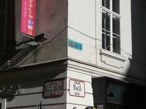 WN_31, Space Invader on Rauhensteingasse — Street art by Invader in Wien