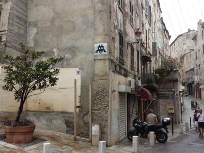 BTA_29, Space Invader de Ruelle de la Fontanicchia — Street art de Invader à Bastia