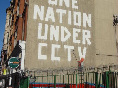 One Nation Under CCTV — Street art de Banksy à London