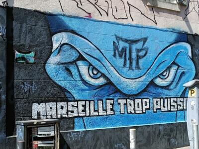 Blue eyes Marseille trop puissant — Street art in Marseille
