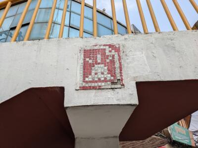 KAT_22, Space Invader de Kanti Path Kathmandu — Street art de Invader à Kathmandu