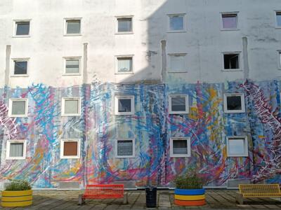 Façade gestuelle — Street art de Mélanie Elzingre à Saint-Brieuc