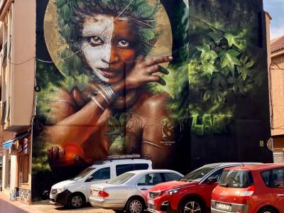 Child with a Leaf Crown — Street art by Dale Grimshaw in Los Alcázares