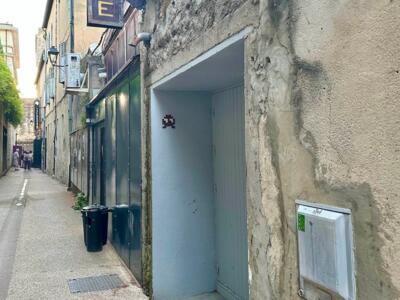 AVI_31, Space Invader on 12 Rue de la Plaisance — Street art by Invader in Avignon
