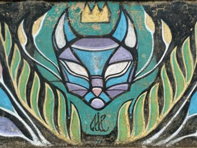 Crowned Feline on a Black Panel — Street art in Lisboa