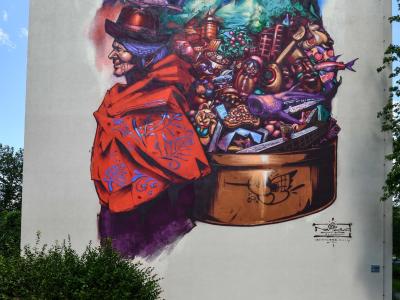 Die Wanderin — the Wanderer of Langwasser — Street art by Nasca Uno in Nürnberg