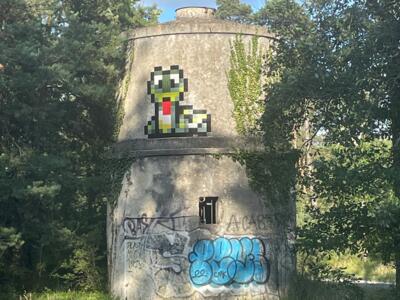 FTBL_40, Space Invader de la route Ronde — Street art de Invader à Fontainebleau