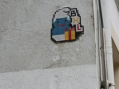 Mosaïque pixel bleue rue de la Philanthropie — Street art de IPDO à Bruxelles