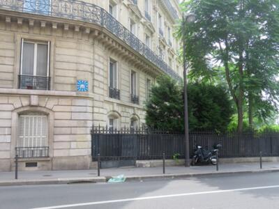 PA_1357, Space Invader on 2 rue de Saint-Petersbourg — Street art by Invader in Paris