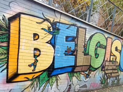 Belgisches Veedel in inhabited letters — Street art in Köln