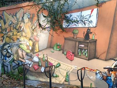Trompe-l'oeil interior and golden warrior — Street art in Nantes