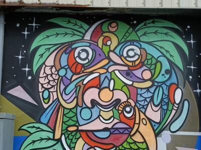 Totem of faces and palm fronds — Street art in Saint-Brieuc