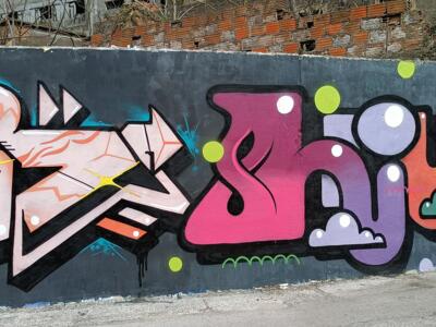 Pale Pink Lettering and Dotted Fuchsia Piece — Street art by Hium1 in Almada