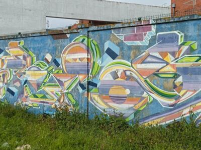 Lettrage wildstyle pastel en relief — Street art à Lisboa