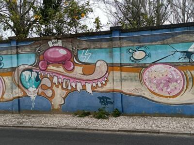 Open jaws and a Malvado bubble — Street art in Lisboa