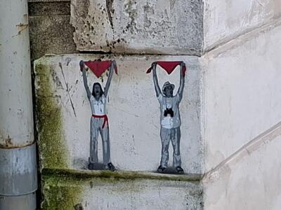 The two red scarf bearers, by Ender — Street art by Ender in Bayonne