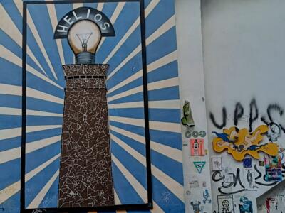 La tour Helios et son ampoule — Street art à Köln