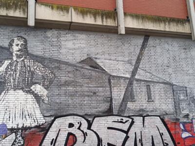 La dame en crinoline et le moulin — Street art à Köln