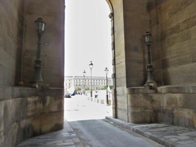 PA_579, Space Invader on Place du Carrousel — Street art by Invader in Paris