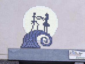 CLR_47, Space Invader de la rue des Remparts — Street art de Invader à Clermont-Ferrand