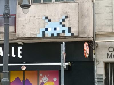 Blue Space Invader on Boulevard Garibaldi — Street art by Invader in Marseille