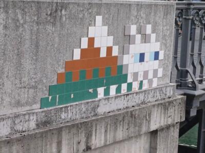 LJU_25, Space Invader de Hradeckega most — Street art de Invader à Ljubljana