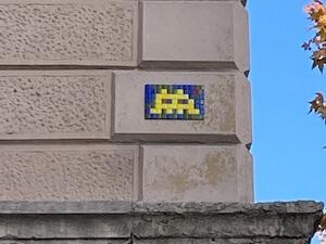 GRN_49, Space Invader de la rue Étienne Marcel — Street art de Invader à Grenoble