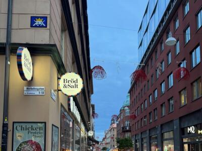 STK_02, Space Invader on Vattugatan — Street art by Invader in Stockholm