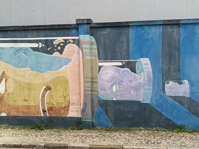 Giant glasses in perspective — Street art in Lisboa