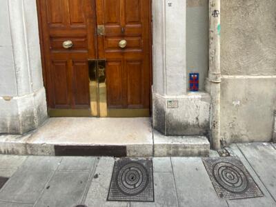 GRN_10, Space Invader de la rue Doudart de Lagrée — Street art de Invader à Grenoble